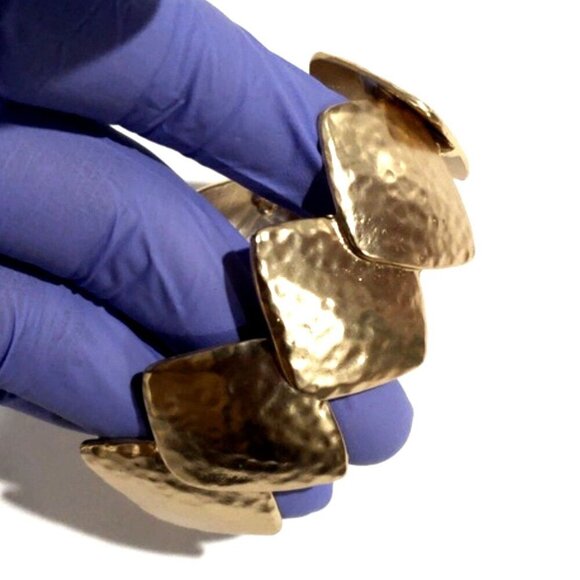 Gold tone Hammered Diamond-Shape Stretch Bracelet - Women's fashion Jewelry - Picture 1 of 8